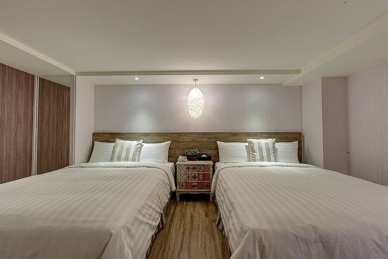 Lan Kwai Fong Garden Hotel