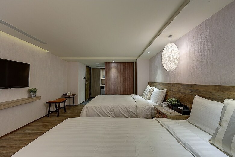 Lan Kwai Fong Garden Hotel