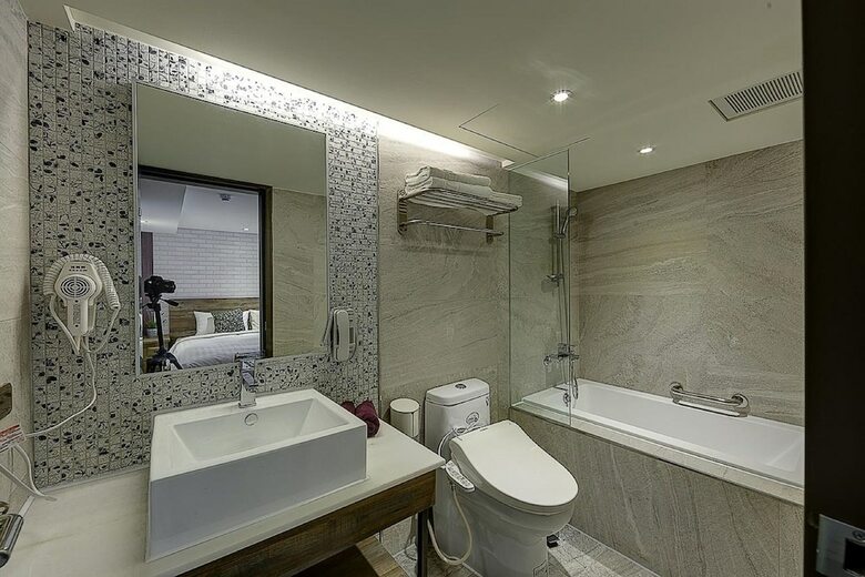 Lan Kwai Fong Garden Hotel