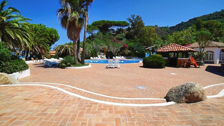 Hotel Baia Paraelios Resort
