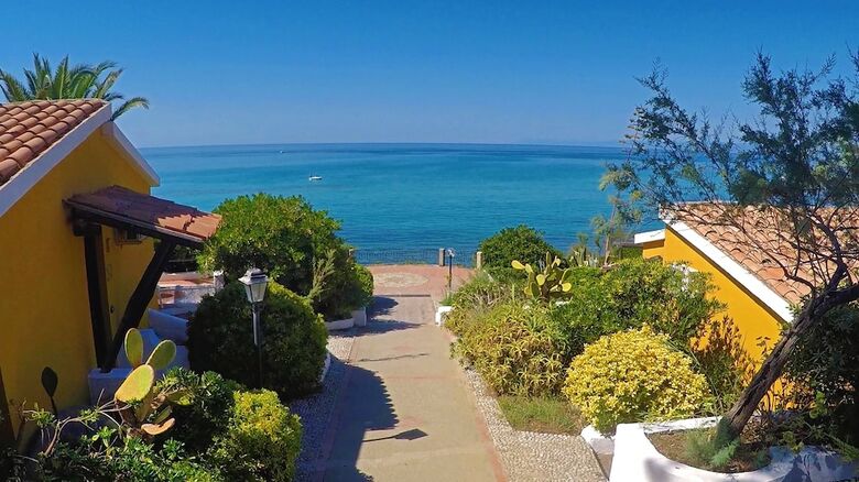 Hotel Baia Paraelios Resort
