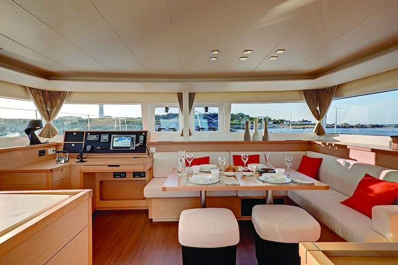 Catamarano Mauticat Boat & Breakfast
