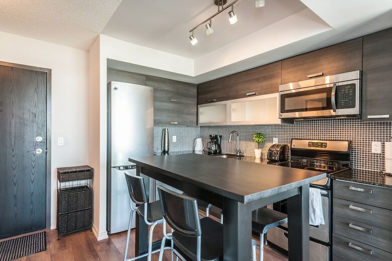Life Suites Soho 2 Bed | 2 Bath Cn Tower View