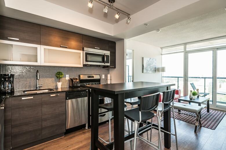 Life Suites Soho 2 Bed | 2 Bath Cn Tower View