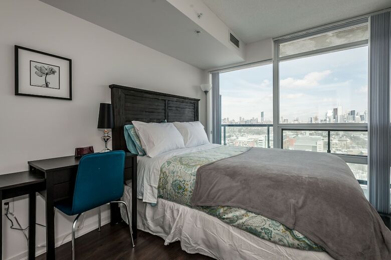Life Suites Soho 2 Bed | 2 Bath Cn Tower View