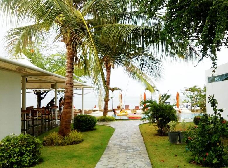 Hotel Sanae Beach Club