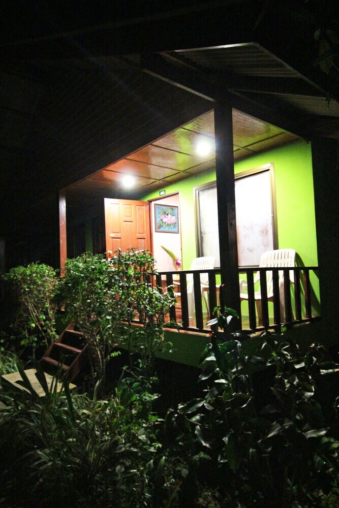 Hostal Lanta Sabai Hotel & Bungalows