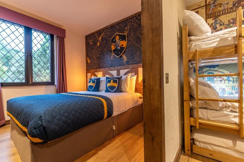 Hotel Warwick Castle Knight's Village