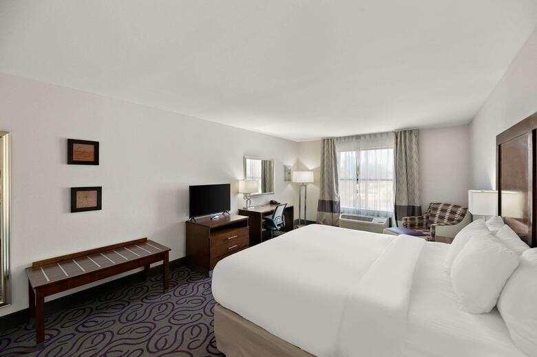 Hotel Comfort Inn & Suites