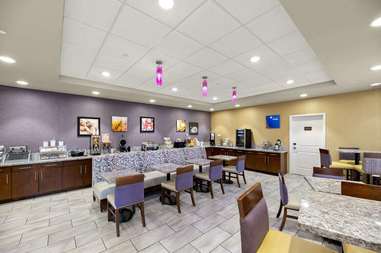 Hotel Comfort Inn & Suites