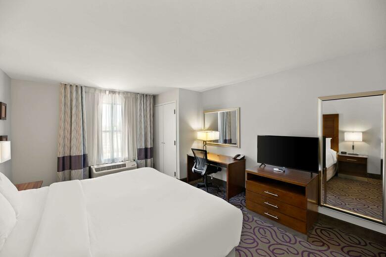 Hotel Comfort Inn & Suites