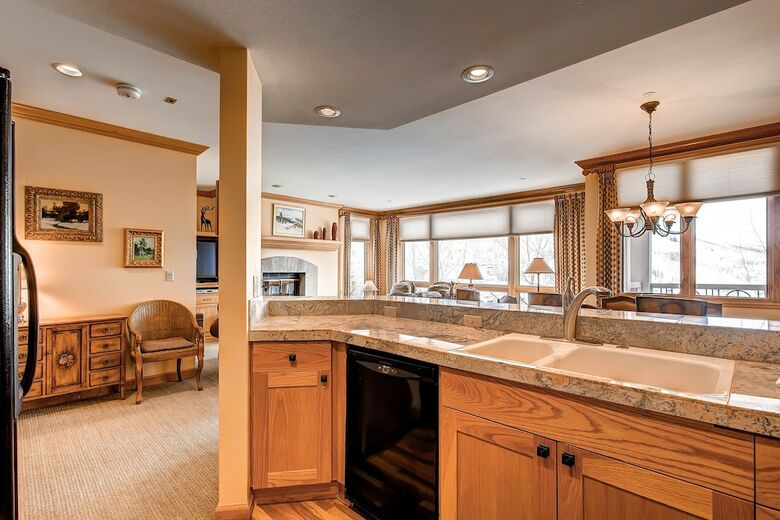 Highlands Westview By East West Hospitality