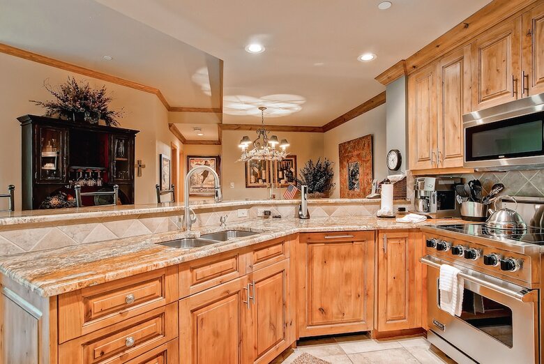Highlands Westview By East West Hospitality