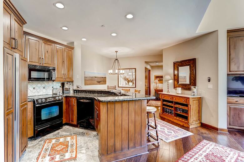 Highlands Westview By East West Hospitality