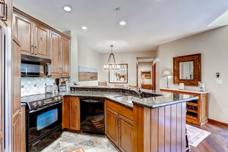 Highlands Westview By East West Hospitality