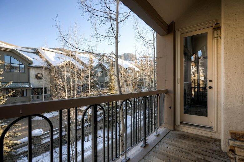 Highlands Westview By East West Hospitality