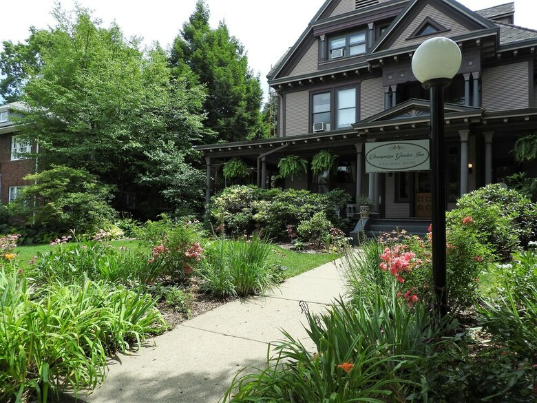 Bed & Breakfast Champaign Garden Inn