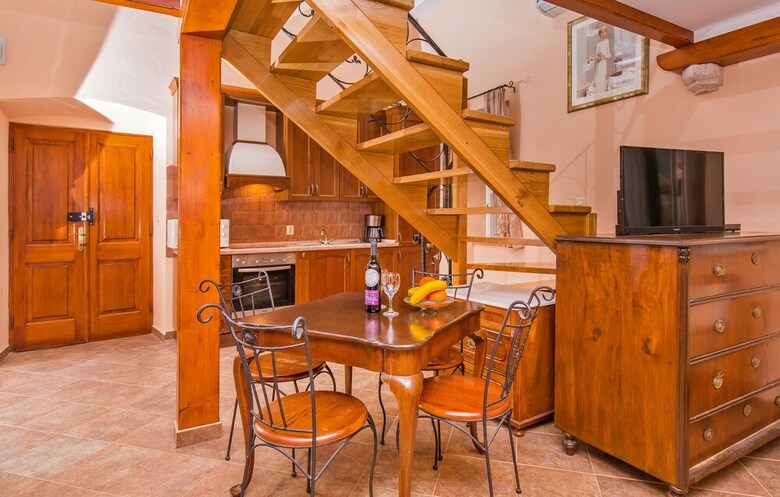 Old Town Apartments By Irundo