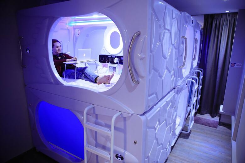 Met A Space Pod @ Boat Quay