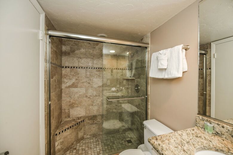 Bay Oaks By Beachside Management