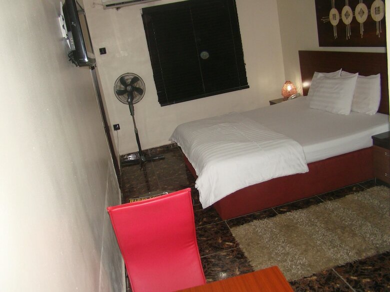 Hotel Charlies Place And Suite