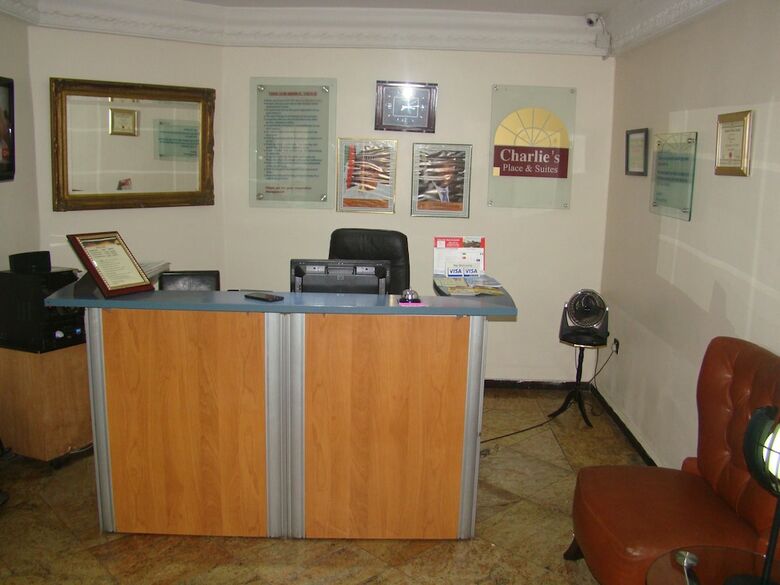 Hotel Charlies Place And Suite