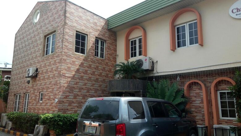 Hotel Charlies Place And Suite
