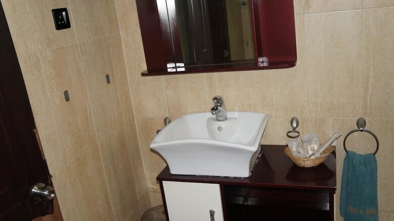 Hotel Charlies Place And Suite