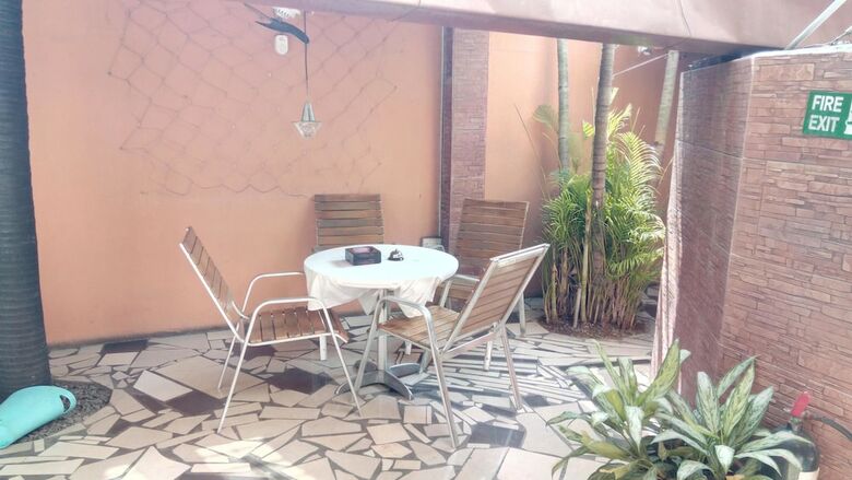 Hotel Charlies Place And Suite