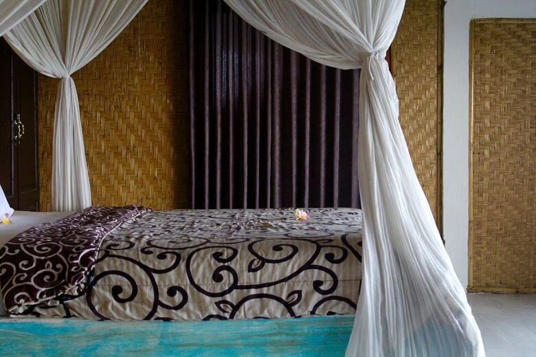 Hotel Dikaloha Medewi Surfcamp