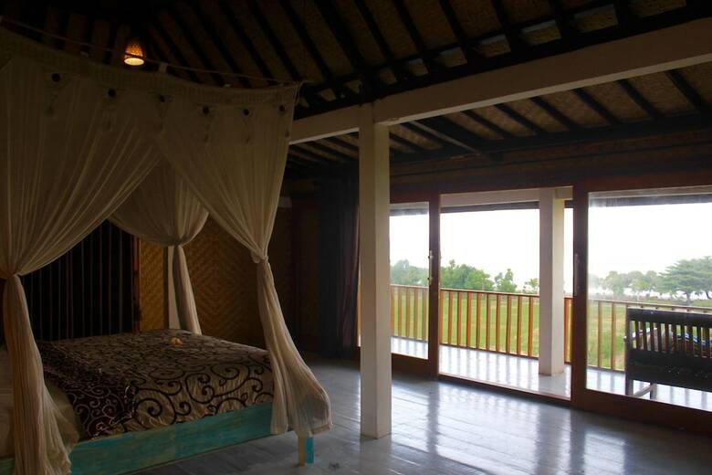 Hotel Dikaloha Medewi Surfcamp