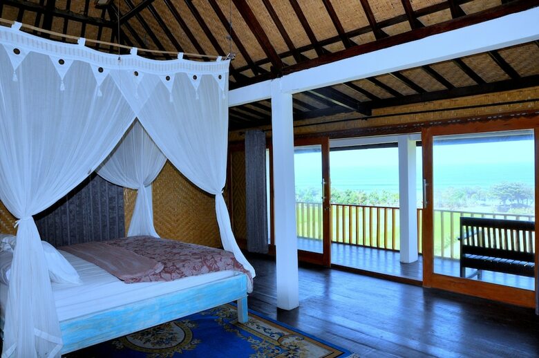 Hotel Dikaloha Medewi Surfcamp