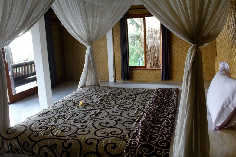Hotel Dikaloha Medewi Surfcamp