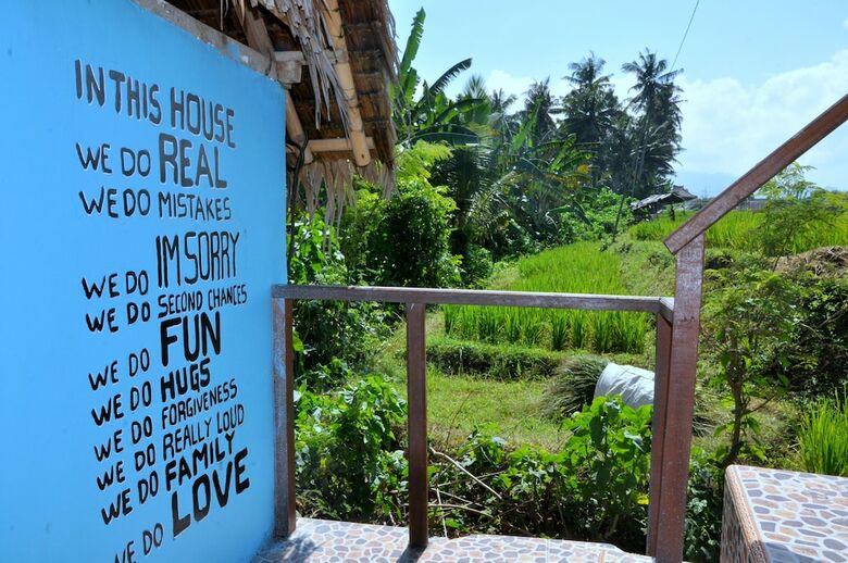 Hotel Dikaloha Medewi Surfcamp