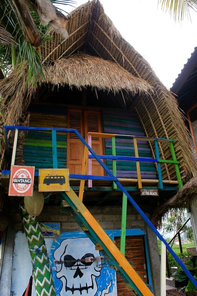 Hotel Dikaloha Medewi Surfcamp