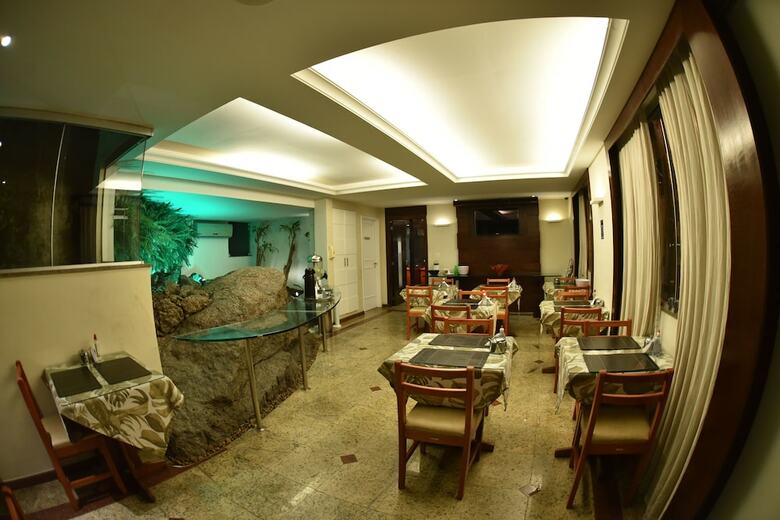 Hotel Village Icara�