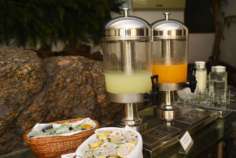 Hotel Village Icara�