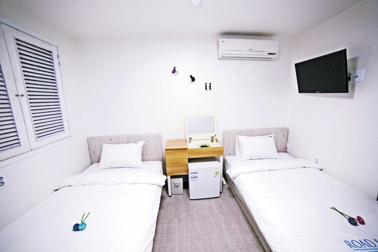 Hotel Road House Myeongdong