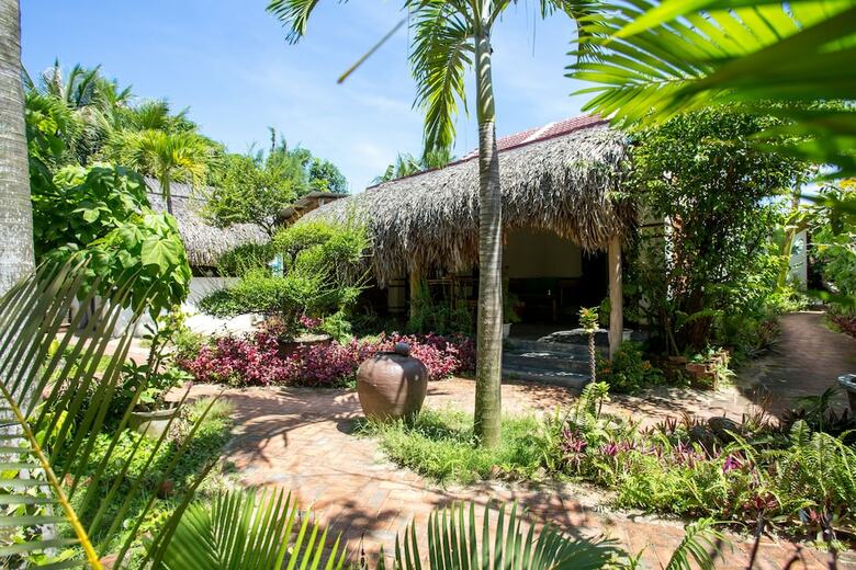 Bed & Breakfast Red Flower Cottages Homestay