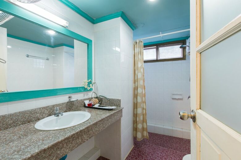 Aparthotel Barefoot Hotel Kalim Beach Front