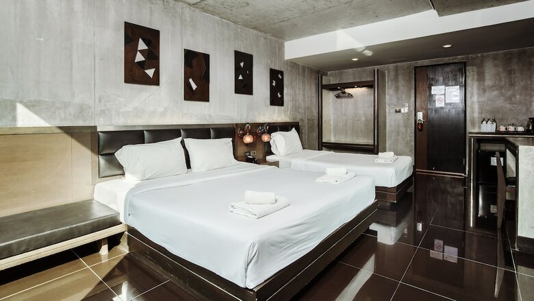 B2 Black Business & Budget Hotel