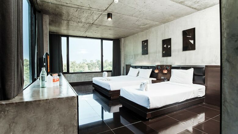 B2 Black Business & Budget Hotel
