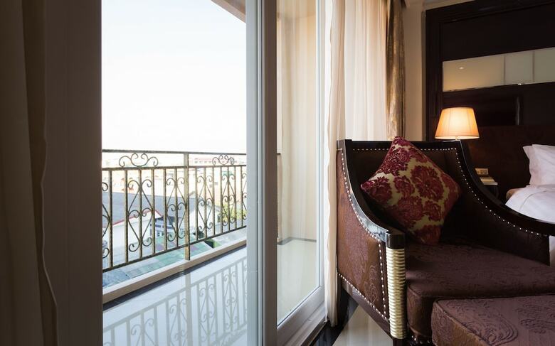Hotel Lk President