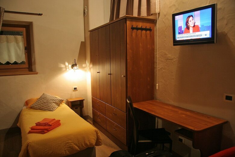 Hostal Ostello Del Castello Tirano