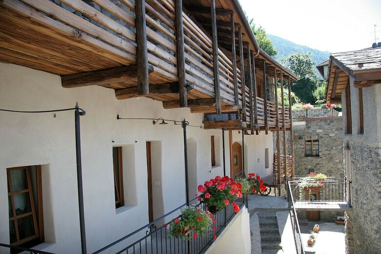Hostal Ostello Del Castello Tirano