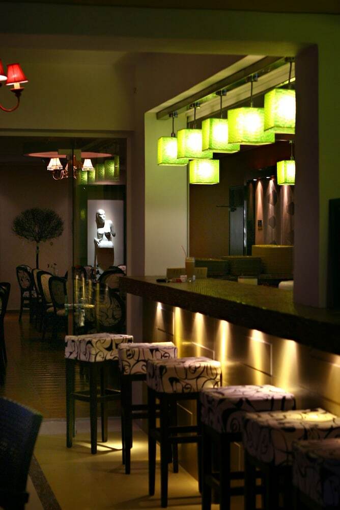 Ionis Art Hotel