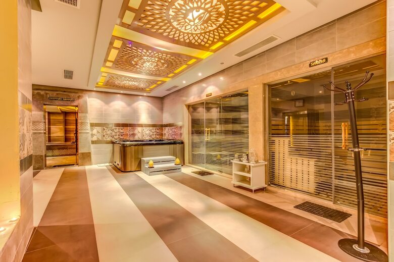 Amc Royal Hotel & Spa