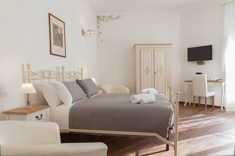 Hotel Donna Margherita Rome Suite & Rooms