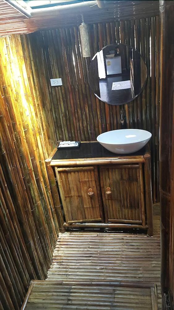 Hotel Eco Lanta Hideaway Beach Resort