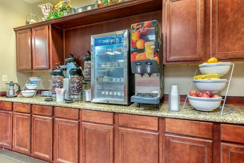 Hotel Comfort Suites Findlay I-75